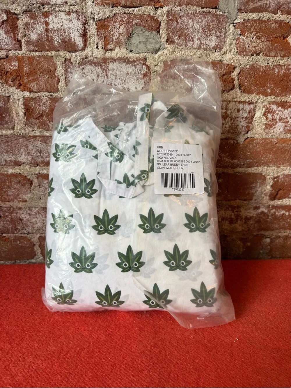 Urban outfitters queen sheets leaf buddy